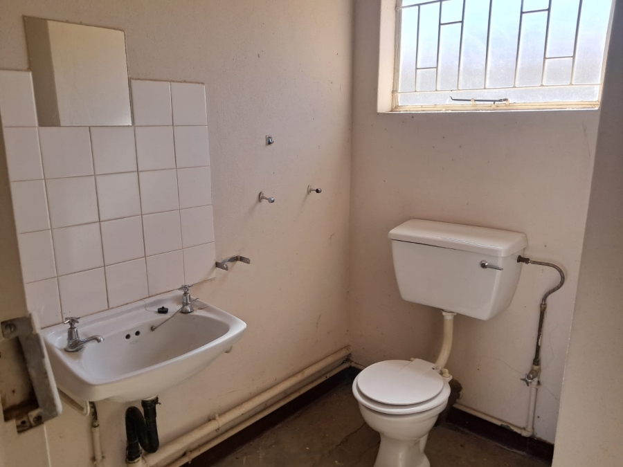 5 Bedroom Property for Sale in Flamingo Park Free State